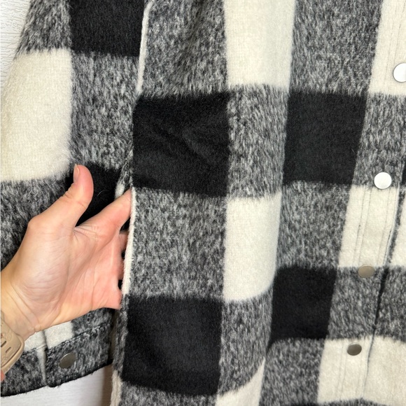Monrow Plaid Flannel Jacket Shacket Size Medium NWT - Picture 7 of 8